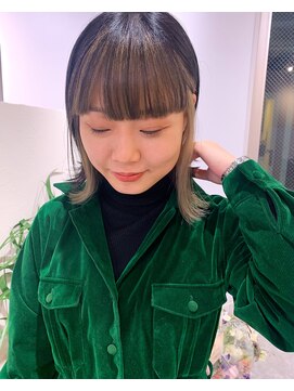 ウユ(uyu) ベージュ、インナーカラー、ボブ