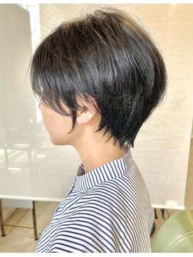 ヨル(Jor) もみあげを残した今どきショートで小顔矯正♪♪