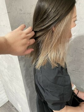 ルクスバイアフィナー(Luxo by Afinar) ペールベージュ×インナーカラー/ツートンカラー/プラチナカラー