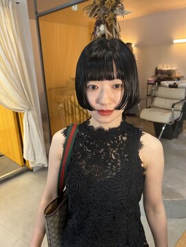 カルテ(QUARTE) 前上がりボブ　黒髪ボブ