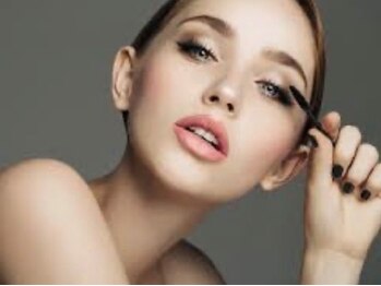 ファーストボックス(First Box)の写真/目元がキマるとお顔がキマる♪眉毛wax.デザインとまつ毛カールで毎日が快適に♪プロに任せる価値アリ☆