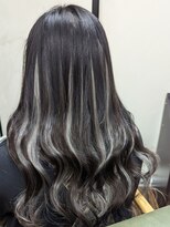 レアナ バイ ニーナ(Leana by NINA)&nbsp;バレイヤージュ風ロングヘア