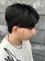 ヒュイル バイ ニアウ(Hwyl by Niau) ニュアンスパーマメンズカットセンターパートスパイラルパーマ