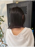 ダークグレージュグレーヘアカラーダークラベンダー外はねボブ