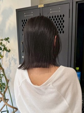 ヲタク(wotaku.) ダークグレージュグレーヘアカラーダークラベンダー外はねボブ
