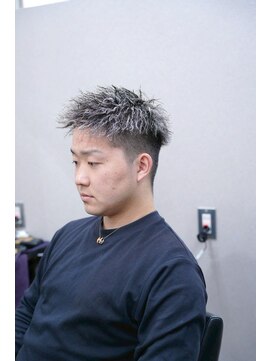 スラッシュ(SLASH) ツイストパーマ/短髪/ホワイトメッシュ/スキンフェード/姫路