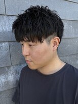 ヒュイル バイ ニアウ(Hwyl by Niau) メンズショートセンターパートスパイラルパーマニュアンスパーマ