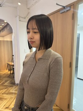 プール(POOL) 切りっぱなしボブ ナチュラルカラー