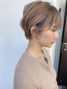 salon de MiLK 札幌大通店【サロン ド ミルク】 骨格矯正カットで作る、ふんわりミルクティーショート