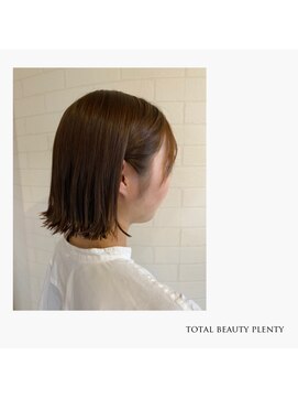 トータル ビューティー プレンティー(total beauty Plenty) 外ハネミニボブ