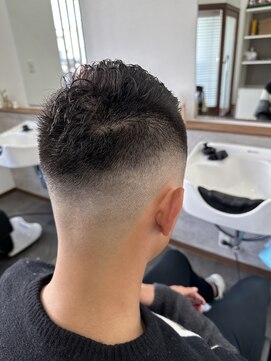 エイト(AITE) ツイストスパイラルパーマセンターパート<理容室>川口鳩ヶ谷42