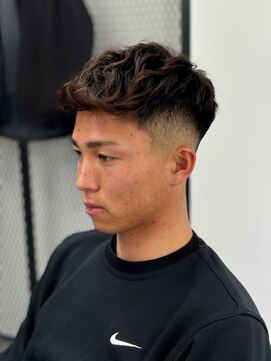 ヘアーラボ 樟葉(Hair Labo) Fluffy Fringe スキンフェード 南楠葉