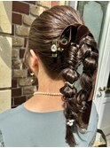 ツインポニーテールアレンジ 結婚式 ねじりアレンジ