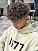 スペインカールスパイラルパーマメッシュ眉毛ツーブロック