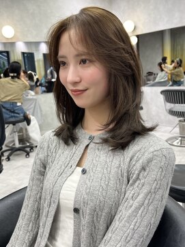 シティ(CITY) ミディアムレイヤー　ベージュカラー　かきあげ前髪