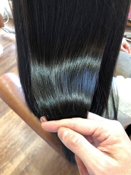 ロッタ ヘア アンド スパ(Lotta)の写真/シリコンや無駄な物を除去し,素髪に整えてケアを始めるのでトリートメントの浸透力が倍増!艶やかな美髪へ♪