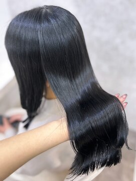 ラビス(Lovis) 黒髪カタログ/ボブルフ/ネビージュ/小顔に見せるヘア/ワンレン