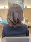 肩にかかるくらいの長さのミディアムボブ