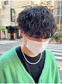 波巻きパーマ/スパイラルパーマ/メンズ/眉毛/短髪/サーフカール
