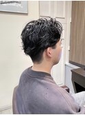 ウェット質感で魅せる大人メンズ・ニュアンスパーマ