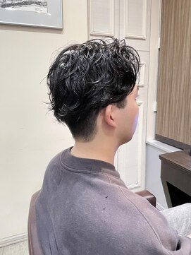 ヴィサージュクオン(VISAGE Quon) ウェット質感で魅せる大人メンズ・ニュアンスパーマ