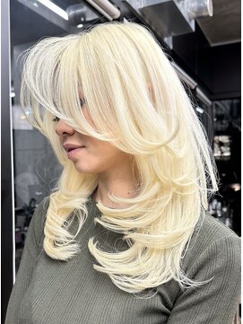 ヌエン 渋谷(NU/EN) ミディアムバタフライレイヤーカット/海外風ハイレイヤーカット