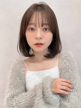 アグノス 青山(Agnos) 大人ガーリーダークアッシュミディアムレイヤーカット 小顔 2/9