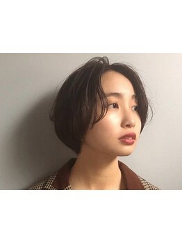 オリジナルのウェットカットで大胆なヘアチェンジも似合わせます。どこか女性らしさがあるスタイルに。