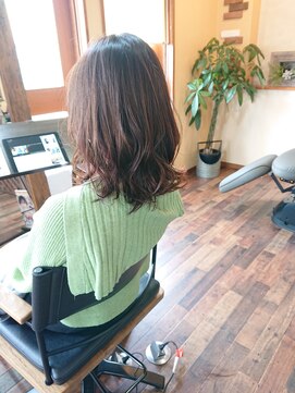 フィールカーム(Feel calm) インナーカラー/20代ミディアム/外はねアレンジ/髪質改善/駅家