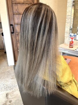 ヴォアソルヂェ オリエンタル(Voasorte ORIENTAL) 【VoasorteORIENTAL】伸びても気にならないバレイヤージュ