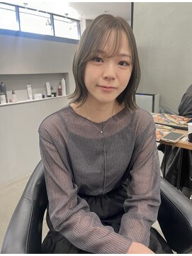 モノトーン(MONOTONE) 外はねボブ