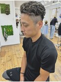 “ホワイトメッシュオールバックパーマ”