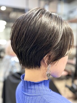 メイカ(MEIKA) ＃くびれショート＃クールショート＃黒髪