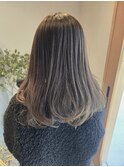 グレーベージュ