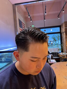 フォーコーナーズ(Four Corners) パーマで作る七三スタイル