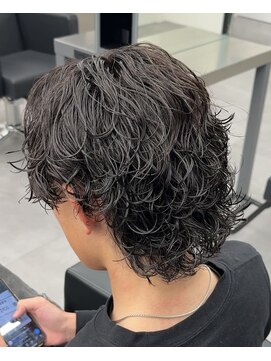 ノイセル 心斎橋(Noisyle) サーフカール×センターパート×海外ヘア×黒髪