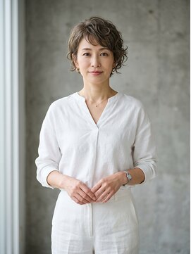 ヘアーサロン 6(hair salon) くせ毛を活かしたふんわりカールショート