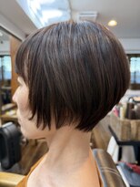 ヘアーサロン ラフリジー(Loufreasy)&nbsp;大人女性の首元すっきり｜コンパクトショートボブ
