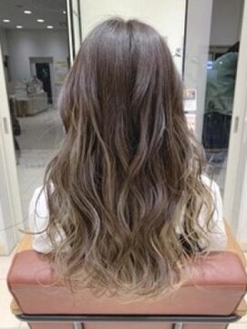 クアトログランシュ ひたちなか店(QUATRO×GranCieux) ナチュラルベージュバレイヤージュ