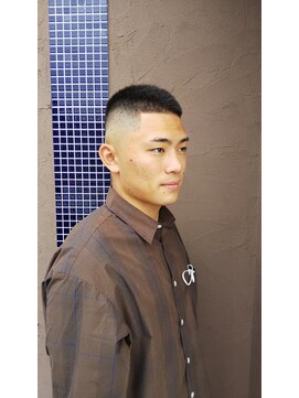 トバ(TOBA) クロップ/スキンフェード