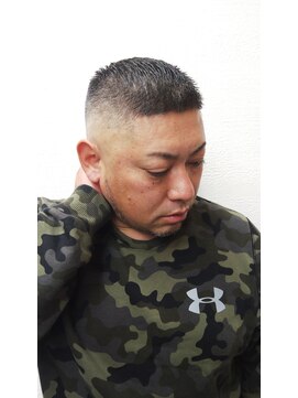 トバ(TOBA) クロップ/スキンフェード