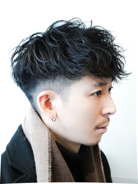 アルファ 新宿(alpha) フェザーパーマ/ブルーブラック/刈り上げセンターパート[新宿]