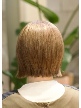 オルガ(orga) 白髪を活かしたハイトーンボブ