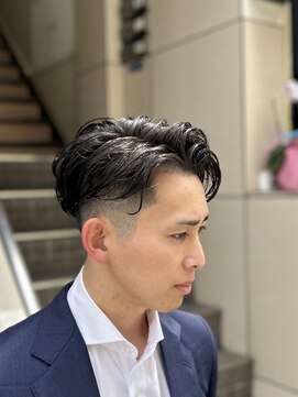 ドルクス 日本橋(Dorcus) フェード　カジュアル　刈り上げ