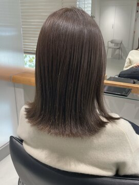 フー(hu) ミントアッシュ×ぱつっとミディアムボブ