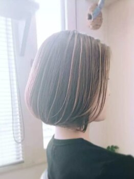 美容院 心花 トキメキの写真/光に透ける上品グレイカラーでワンランク上の最旬ヘアに。綺麗な白髪ぼかしで大人女性の理想を叶えます♪ 