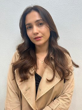 ディフィーノ 赤坂(DIFINO) 上品さと華やかさを両立するセミロングスタイル