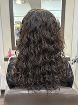 ヘアーアンドメイク ビス(HAIR&MAKE bis)&nbsp;強めスパイラルパーマ　ハードパーマ【kotomi】