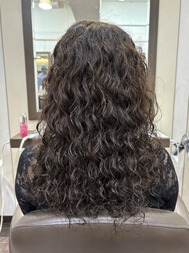 ヘアーアンドメイク ビス(HAIR&MAKE bis) 強めスパイラルパーマ ハードパーマ【kotomi】