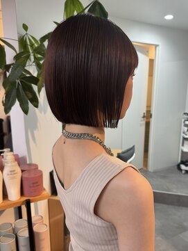 ラフ 新宿(Laff) 切りっぱなしボブ　黒髪スタイル　縮毛矯正　前下がりボブ